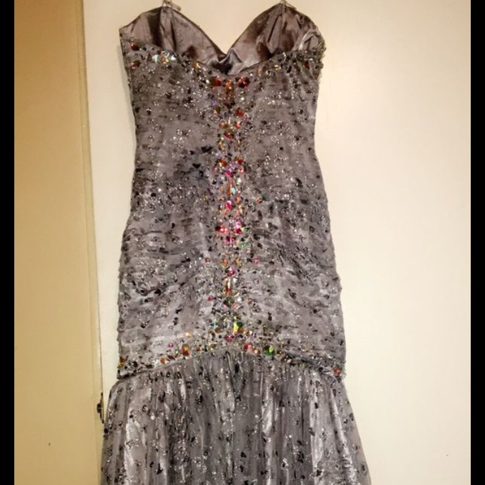 Dress - Picture 3 of 4